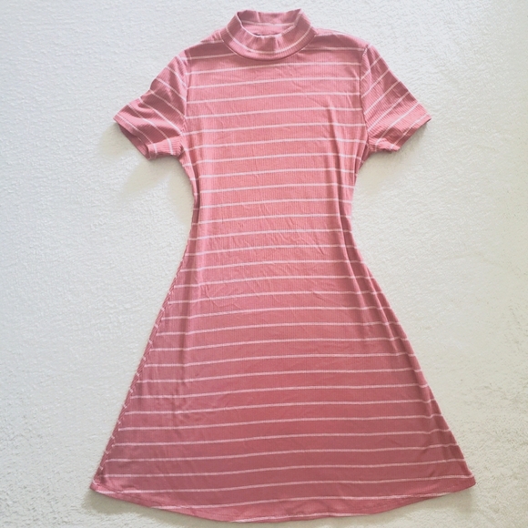Forever 21 Dresses & Skirts - Forever 21 Mock Neck Dress (size M)